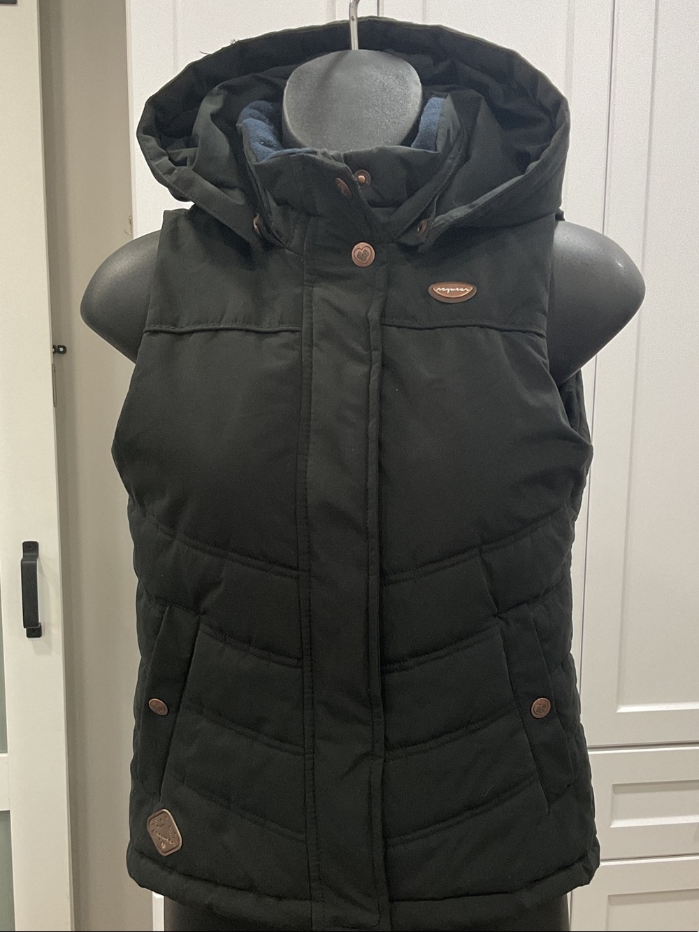 Ragwear Youngsters Black Quilted Vest |134/140 | Detachable Hood | Floral Lining
